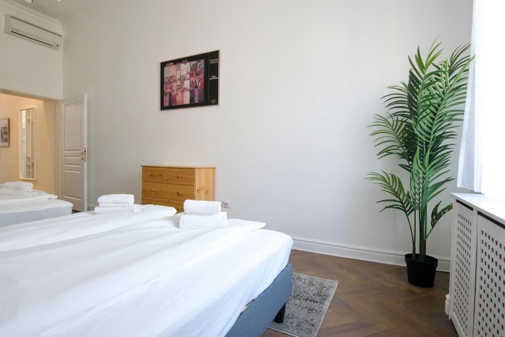 Premium Apartment By Hi5- Anker Apartment Budapest Extérieur photo