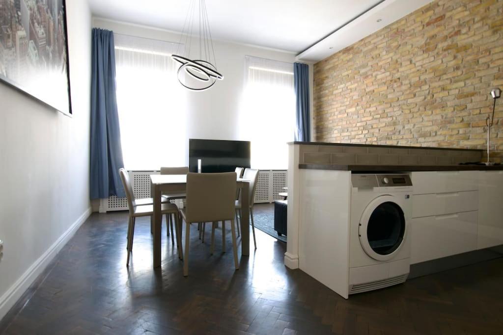 Premium Apartment By Hi5- Anker Apartment Budapest Extérieur photo