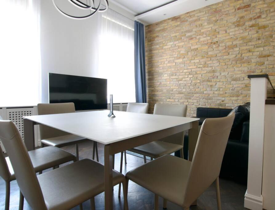 Premium Apartment By Hi5- Anker Apartment Budapest Extérieur photo