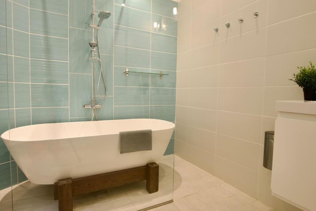 Premium Apartment By Hi5- Anker Apartment Budapest Extérieur photo